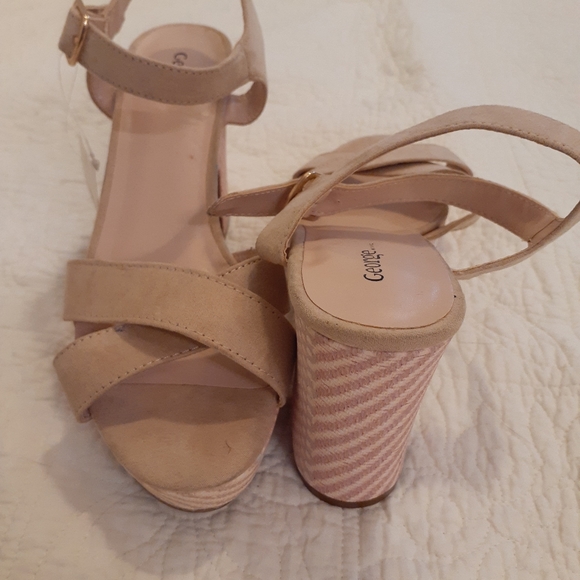 Brand new heeled sandals, size 8 - Picture 1 of 4